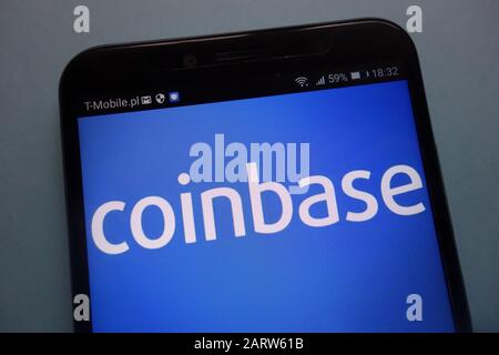 Logo Coinbase su uno smartphone Foto Stock