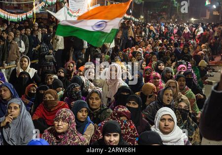 New Delhi, India. 29th Gen 2020. Le donne indiane partecipano a una protesta contro la controversa nuova legge indiana sulla cittadinanza a Nuova Delhi, India, il 29 gennaio 2020. La protesta fa parte delle grandi proteste in corso in questo ambito da oltre un mese contro la nuova legge sulla cittadinanza approvata dal governo guidato dal partito nazionalista indù Bharatiya Janata Party (BJP). Credit: Javed Dar/Xinhua/Alamy Live News Foto Stock