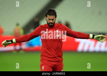 Londra, Regno Unito. 29th Gen 2020. Alisson Becker, portiere di Liverpool in azione durante il riscaldamento della partita pre-partita. Partita della Premier League, West Ham United contro Liverpool allo stadio di Londra, Queen Elizabeth Olympic Park di Londra mercoledì 29th gennaio 2020. Questa immagine può essere utilizzata solo per scopi editoriali. Solo uso editoriale, licenza richiesta per uso commerciale. Nessun uso nelle scommesse, nei giochi o in un singolo club/campionato/player publications . pic by Steffan Bowen/Andrew Orchard sports photography/Alamy Live News Credit: Andrew Orchard sports photography/Alamy Live News Foto Stock