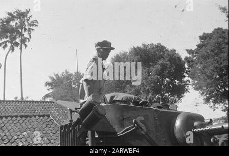 Armour and Artillery: Ambarawa, Bringin, Salatiga Stuart Tank con comandante della cisterna Data: Luglio 1947 Ubicazione: Indonesia, Indie orientali olandesi Foto Stock