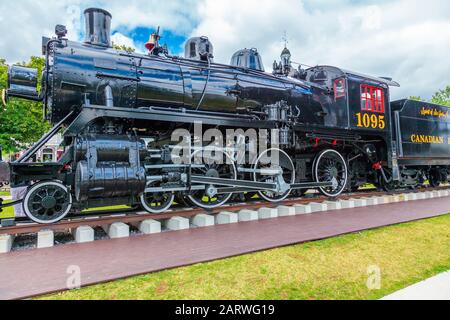 Kingston, Ontario, Canada, agosto 2014: Treno vecchio delle ferrovie canadesi del Pacifico presso il Confederation Park di Kingston. Foto Stock