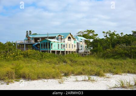 Nuova Beach House costruita sulla costa del Golfo della Florida Foto Stock