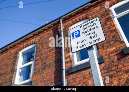 Permesso Di Soggiorno Parcheggio Solo Lunedi-Sabato Regulations.Retford Nottinghamshire, Regno Unito. Foto Stock