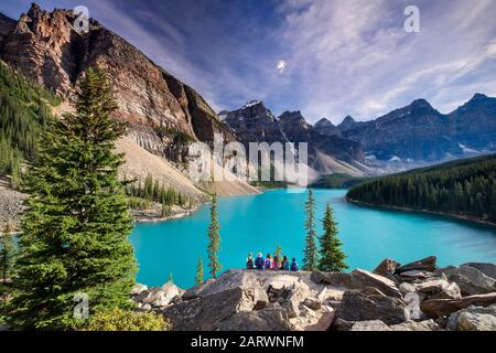 Ammira La Vista Da Rockpile, Moraine Lake, Valley Of The Ten Peaks, Banff National Park, Canadian Rockies, Alberta, Canada Foto Stock