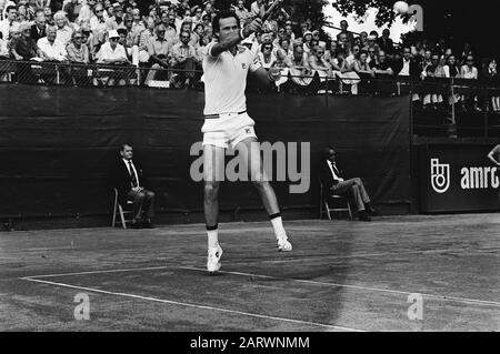 Torneo Internazionale di Tennis Milkhouse 1979 Taroczy in azione contro Sanders Data: 26 luglio 1979 luogo: Hilversum, Noord-Holland Parole Chiave: Sport, tennis, tornei Nome personale: Taroczy, Balazs Nome dell'istituzione: Melkhuisje,'t Foto Stock