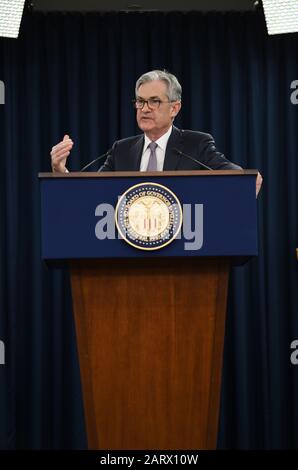 Washington, Stati Uniti. 29th Gen 2020. Jerome Powell, presidente della Federal Reserve americana, parla durante una conferenza stampa a Washington, DC, Stati Uniti, il 29 gennaio 2020. La Federal Reserve degli Stati Uniti mercoledì ha lasciato i tassi di interesse invariati e ha mantenuto una posizione di attesa dopo aver terminato la sua prima riunione sulla politica monetaria del 2020. Credito: Liu Jie/Xinhua/Alamy Live News Foto Stock