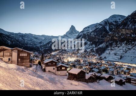 Splendida vista sulla cima del Cervino da Zermatt Foto Stock