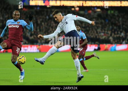 Londra, INGHILTERRA - GENNAIO 29TH Roberto Firmino di Liverpool durante la partita della Premier League tra West Ham United e Liverpool allo stadio di Londra, Stratford Mercoledì 29th Gennaio 2020. (Credit: Leila Coker | MI News) La Fotografia può essere utilizzata solo per scopi editoriali di giornali e/o riviste, licenza richiesta per uso commerciale Credit: Mi News & Sport /Alamy Live News Foto Stock