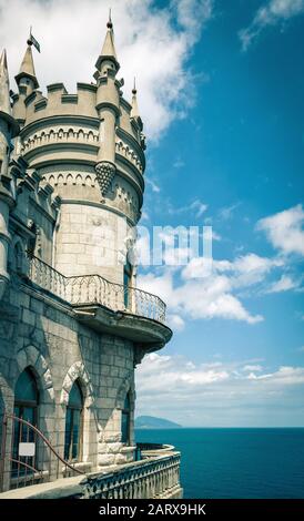 Il famoso castello Swallow's Nest sulla roccia nel Mar Nero in Crimea, Russia. Questo castello è un simbolo della Crimea. Foto Stock