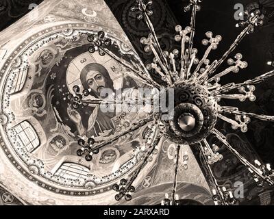 San PIETROBURGO, RUSSIA - 13 GIUGNO 2014: Soffitto della Chiesa del Salvatore sul sangue versato. E' un punto di riferimento architettonico della citta' e un monu unico Foto Stock