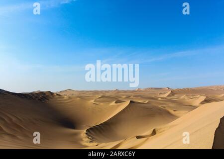 Straordinario dessert proprio dietro la città Oasi di Huacachina, Perù. Foto Stock