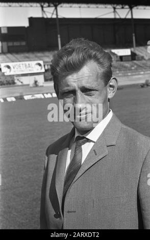 Il team di Tour de France ha annunciato. Vecchio rider [nome sconosciuto]. Henk Nijdam???? Data: 12 Giugno 1968 Luogo: Amsterdam, Noord-Holland Parole Chiave: Ciclismo Foto Stock