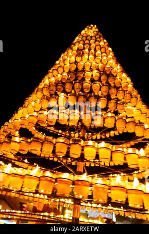 Sree padmanabhaswamy temple e padmatheertham stagno durante la cerimonia lakshadeepam ,thiruvananthapuram,Kerala, India Foto Stock