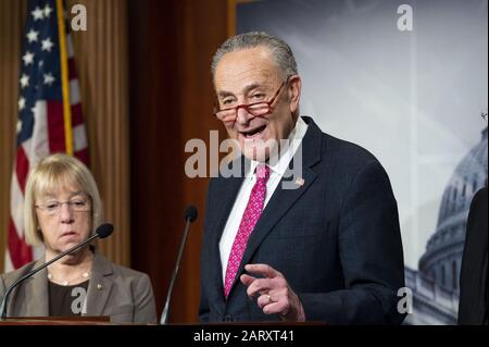 Washington, DC, USA. 29th Gen 2020. 29 gennaio 2020 - Washington, DC, Stati Uniti: Il senatore degli Stati Uniti CHUCK SCHUMER (D-NY) discute il processo di impeachment del Senato. Credit: Michael Brochstein/Zuma Wire/Alamy Live News Foto Stock