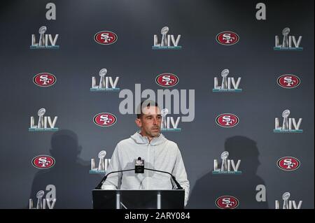 Miami, Florida, Stati Uniti. 29th gennaio 2020. Kyle Shanahan, allenatore della testa di San Francisco 49ers, durante il Super Bowl LIV San Francisco, la disponibilità dei media di 49ers, tenuto presso l'Hyatt Regency di Miami, Florida, il 29 gennaio 2020. (Foto Di Anthony Behar/Sipa Usa) Credito: Sipa Usa/Alamy Live News Foto Stock