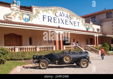 Macchina a bottiglia a Cavas Freixenet a Sant Sadurni d'Anoia, Catalogna, Spagna Foto Stock