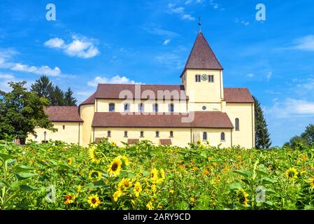 Chiesa Di San Giorgio A Reichenau, In Germania. E' una famosa attrazione turistica di Baden-Wurttemberg. Bella vista panoramica del vecchio chur romanico Foto Stock