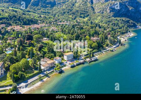 Edifici in penisola sul Lago di Como in Lombardia Foto Stock