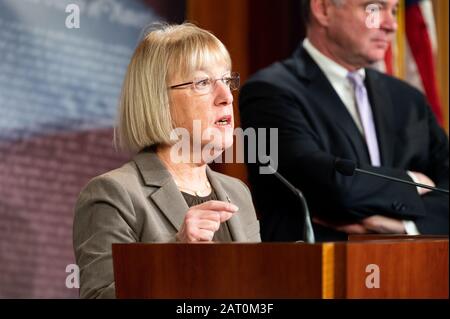 Washington, Stati Uniti. 29th Gen 2020. Il senatore statunitense Patty Murray (D-WA) discute del processo di impeachment del Senato. Credit: Sopa Images Limited/Alamy Live News Foto Stock