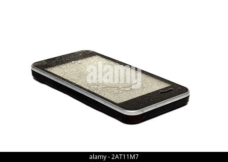 Gocce d'acqua sul display del telefono isolate su sfondo bianco Foto Stock