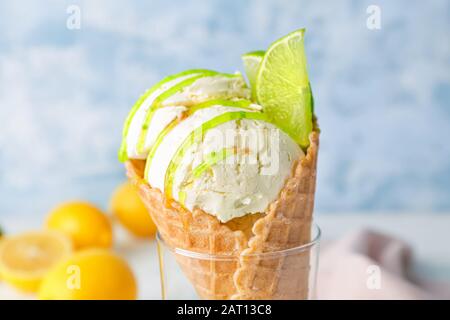 Dolce gustoso gelato in vetro, closeup Foto Stock