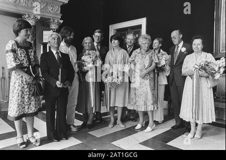 Premio Erasmus 1978: La Mariontistica Fratelli Napoli, teatro di burattini italiano; Ţăndărică, teatro di burattini rumeno, a quel tempo guidato da Margareta Niculescu; Yves Joly, burattinaio francese; Teatro Del Pane e dei burattini, teatro americano di burattini di Peter Schumann. Nella foto della L.n.r.: Principessa Margriet, Napoli, Peter e Margarata Schumann, Pieter van Vollenhoven ecc. 3 giugno 1978; Foto Stock