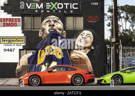 Los Angeles, California, Stati Uniti. 15th marzo 2019. Un murale in onore di Kobe Bryant e della sua figlia di 13 anni, Gianna, che morì in un incidente in elicottero insieme ad altri sette. Il murale è stato dipinto da Artoon artista. Credit: Ronen Tivony/Sopa Images/Zuma Wire/Alamy Live News Foto Stock