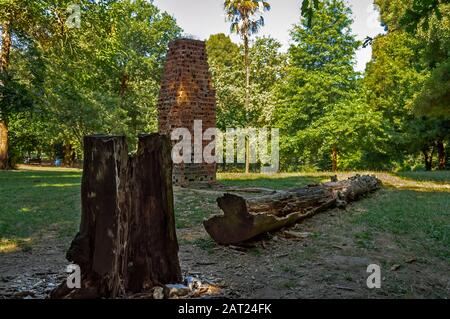 Parque da Lavandeira si trova a Oliveira do Douro, Vila Nova de Gaia, Portogallo. Ideale per percorsi a piedi, aree picnic e giardini tematici. Foto Stock