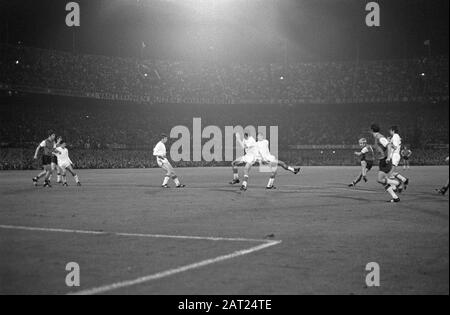 Feijenoord vs Estudiantes 1-0; Feijenoord vince la Coppa del mondo Data: 9 settembre 1970 Parole Chiave: Sport, calcio Nome istituzione: Feyenoord Foto Stock