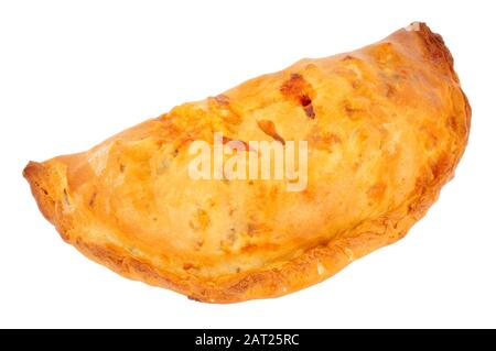 Pizza al pepe e calzone al formaggio isolata su fondo bianco Foto Stock