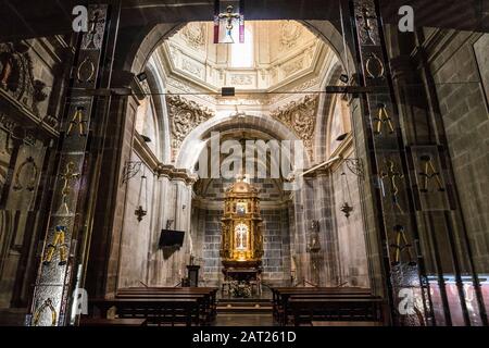 Camaleno, Spagna. La cappella del Lignum Crucis al Monastero di Santo Toribio de Liebana Foto Stock