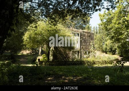 Parque da Lavandeira si trova a Oliveira do Douro, Vila Nova de Gaia, Portogallo. Ideale per percorsi a piedi, aree picnic e giardini tematici. Foto Stock