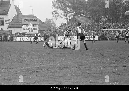 Feyenoord contro VVV 0-1 momento del gioco Data: 5 maggio 1962 Parole Chiave: Sport, calcio Nome dell'istituzione: Feyenoord, Ufficio Turistico Foto Stock