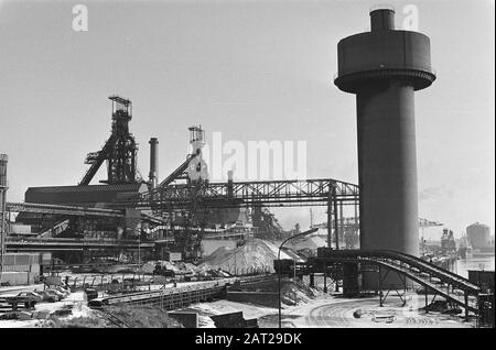 Basso finanziario a Hoogovens. Immagine dell'area industriale in Velzen-Noord Data: 6 Gennaio 1982 Località: Noord-Holland, Velsen Parole Chiave: Hoogovens, aree industriali Foto Stock