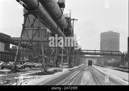 Basso finanziario a Hoogovens. Immagine dell'area industriale in Velzen-Noord Data: 6 Gennaio 1982 Località: Noord-Holland, Velsen Parole Chiave: Hoogovens, aree industriali Foto Stock