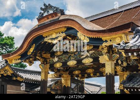 Kyoto, Giappone, Asia - 3 Settembre 2019 : Dettaglio Della Porta Principale Di Karamon Al Palazzo Ninomaru Al Castello Nijo Foto Stock