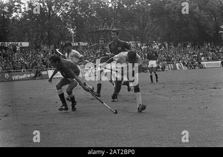 World Cup Hockey semifinale, India contro Pakistan 1-0 obiettivo Data: 31 agosto 1973 Parole Chiave: Hockey Foto Stock