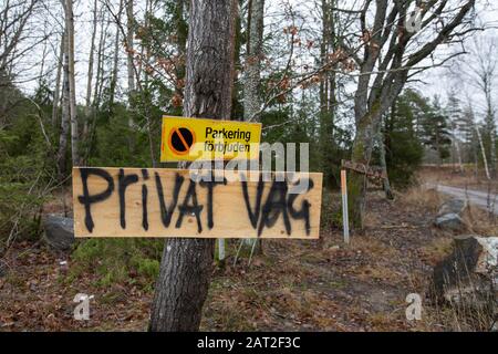 Strada privata con divieto di parcheggio. Foto Stock