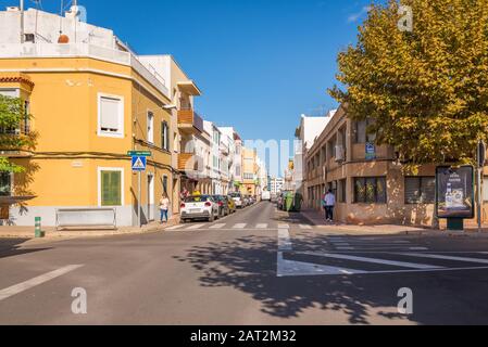 Minorca, Spagna - 14 ottobre 2019: Vista sulla strada della splendida architettura di Ciutadella de Menorca Foto Stock