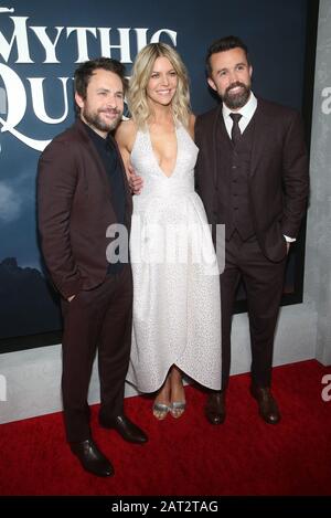 29 Gennaio 2020 - Hollywood, California - Charlie Day, Kaitlin Olson, Rob Mcelhenney. Premiere Di Apple TV + 'quest mitico: Raven's Banquet' tenuto al Cinerama Dome. (Credit Image: © Fs/AdMedia via ZUMA Wire) Foto Stock