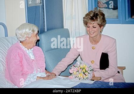 La Principessa Diana Visita Il Bromsgrove Community Hospital, Inghilterra, Gran Bretagna Foto Stock