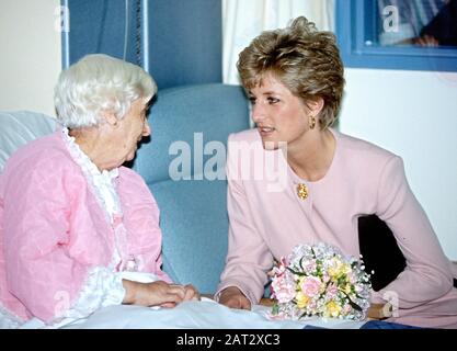 La Principessa Diana Visita Il Bromsgrove Community Hospital, Inghilterra, Gran Bretagna Foto Stock