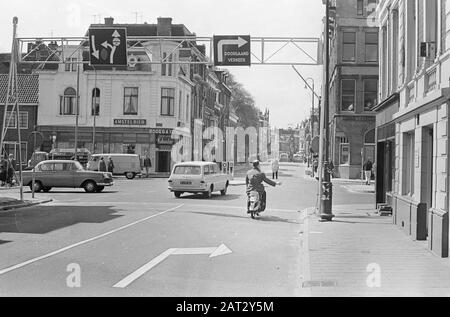 Grote Markt a Haarlem chiuso per tutto il traffico, la città interna chiusa Kruisweg Data: 20 giugno 1966 Ubicazione: Haarlem Foto Stock