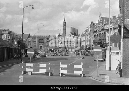 Grote Markt a Haarlem chiuso per tutto il traffico Data: 20 giugno 1966 Località: Haarlem Foto Stock