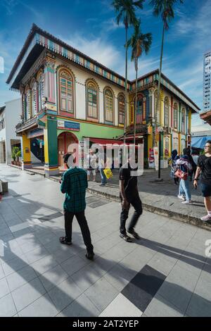 Singapore. Gennaio 2020. Case colorate nel quartiere Little India Foto Stock