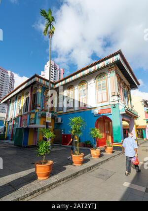 Singapore. Gennaio 2020. Case colorate nel quartiere Little India Foto Stock