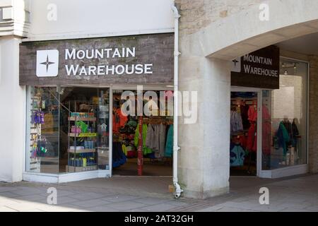 Il negozio di fronte al magazzino di montagna a Witney, Oxon, Regno Unito Foto Stock