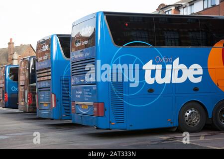 Autobus da Oxford a Londra alla stazione degli autobus di Oxford Foto Stock