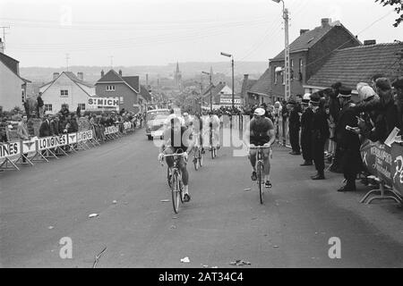 Campionati Mondiali Di Ciclismo A Ronse. Dilettanti. Alla salita del Kruisberg Data: 11 Agosto 1963 Località: Belgio, Ronse Parole Chiave: Sport, ciclismo Foto Stock