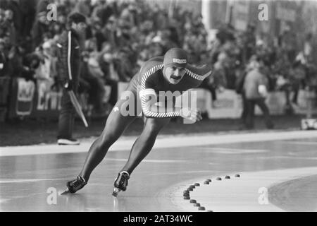 Heerenveen, concorso di campagna, Paesi Bassi, Norvegia, Svezia pattinaggio per gli uomini; Ronning in actie (1000 m) Data: 18 dicembre 1983 luogo: Friesland, Heerenveen Parole Chiave: SCHAATSEN, sport Nome personale: Ronning Foto Stock